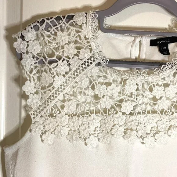 RW & CO Women's White Sleeveless Crochet Lace Trim Top Blouse Size M - Picture 2 of 9